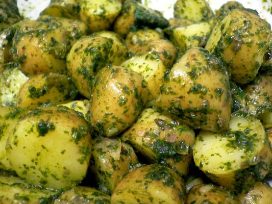 cómo cocinar patatas en salsa verde