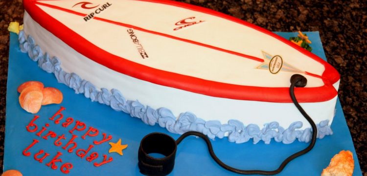 Creatividad culinaria: Pastel en forma de tabla de surf