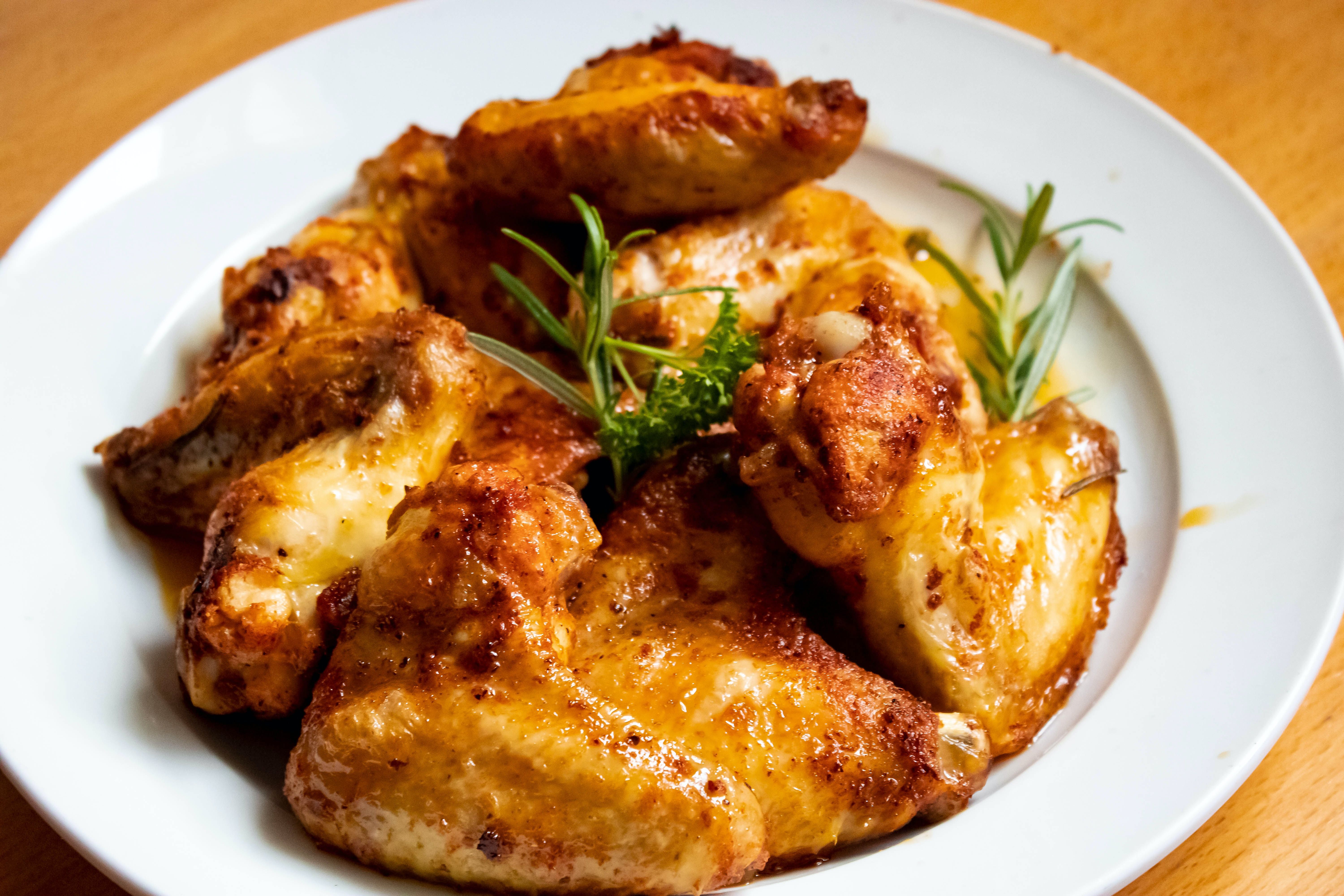 Tres sencillas y deliciosas recetas de alitas de pollo de Emcesa 