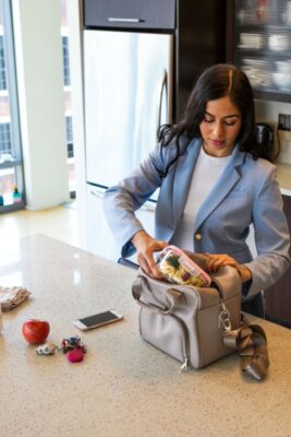 Cómo eliminar aromas u olores de sus bolsos